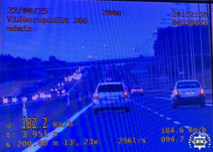 Pijany kierowca pędził bez uprawnień i z.... dwójką dzieci w aucie