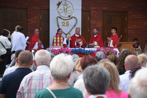 Srebrny jubileusz parafii świętych Hiacynty i Franciszka. Z wiernymi modlił się biskup Jan Piotrowski
