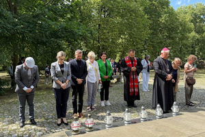 [FOTO] Modlitwą upamiętnili ofiary wydarzeń z 4 lipca 1946 roku