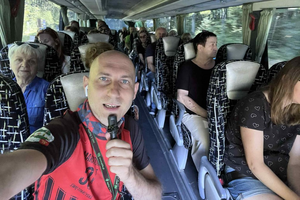 Wakacyjny autokar na Święty Krzyż ruszył w trasę