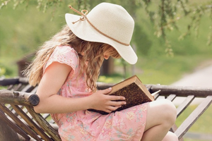 Lato z biblioteką? Baśniowe podróże i plenerowe zabawy