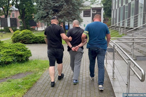 Ukrywał się w piwnicy domu na drugim końcu Polski