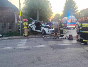Wieczorny wypadek w miejscowości Wzdół Rządowy. Dwie osoby w szpitalu