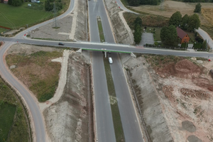 Zmiany organizacji ruchu przy budowanej obwodnicy Wąchocka. Drogowcy apelują