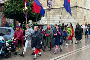 [VIDEO] W deszczu, ale z radością w sercach. Pielgrzymka ruszyła z Wiślicy
