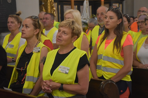 [FOTO] Rowerowi pielgrzymi na trasie. Mszę Świętą w Chmielniku odprawił biskup Andrzej Kaleta