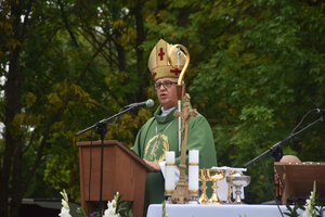 Biskup Jan Piotrowski: Kraj bez uprawnej ziemi jest jak człowiek bez bijącego serca