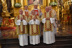 [FOTO] Diecezja Kielecka ma trzech nowych diakonów stałych