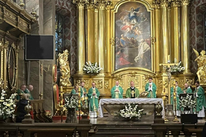 Msza Święta ze studentami formacji misyjnej w katedrze kieleckiej