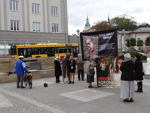 Na Placu Artystów modlili się Koronką Bożego Miłosierdzia