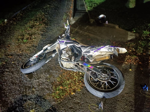 Nastolatek chciał uniknąć kontroli drogowej i zderzył się z radiowozem