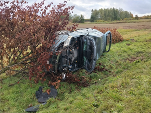 Zderzenie z ciężarówką i dachowanie
