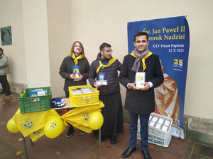 Kup kremówkę i wspomóż zdolną młodzież. Trwa XXV Dzień Papieski