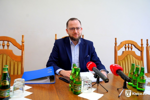 Bazary, obligacje i miasto partnerskie w Izraelu. Radni będą mieli co robić