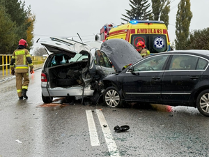 Zderzenie w Opatowie. Trzy osoby w szpitalu