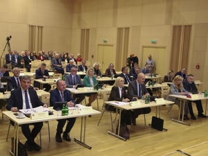 Radni za podwyżką pensji dla marszałek Renaty Janik