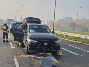 Poranny wypadek na ul. Ściegiennego. Zderzyły się trzy auta