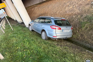 Kompletnie pijany sprawca wypadku. Wydmuchał ponad trzy i pół promila