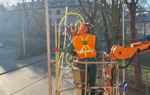 Trwa montaż świątecznych iluminacji w Kielcach