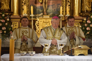 Święcenia Diakonatu w Nakle. Piękna uroczystość z biskupem Andrzejem Kaletą