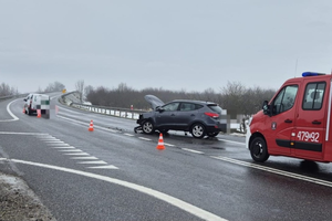 Wypadek w Piasecznie. Dwie osoby w szpitalu