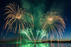 Fajerwerki i petardy - klasyczne elementy nowoczesnej pirotechniki