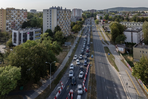 Coraz więcej pojazdów w powiecie i Kielcach