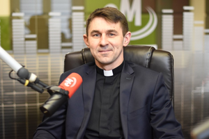 Ksiądz Kamil Banasik: Zapraszam na Drogę Krzyżową w intencji trzeźwości