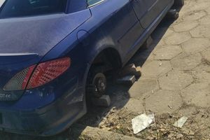 Złodziejstwo kołem się toczy…