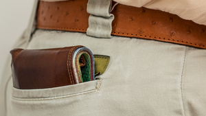 Policjanci apelują o ostrożne wielkanocne zakupy. Oszuści są w sieci, a w sklepach… kieszonkowcy