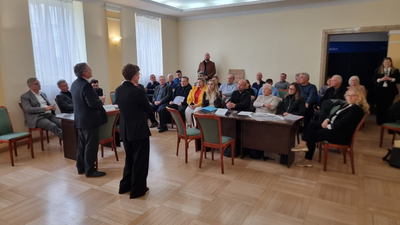 Awantura na konsultacjach ws. dawnej synagogi. Spór o kształt ankiety