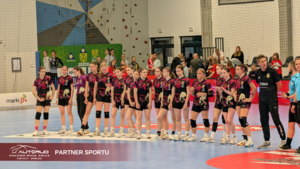 Juniorki młodsze Akademii Korony Handball przegrały z Agrykolą Warszawa i zagrają o brąz mistrzostw Polski