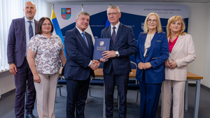 Prawie 30 milionów złotych na rewitalizację świętokrzyskich gmin. Podpisano 9 umów
