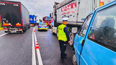 Bus i ciężarówka zderzyły się w Piasecznie