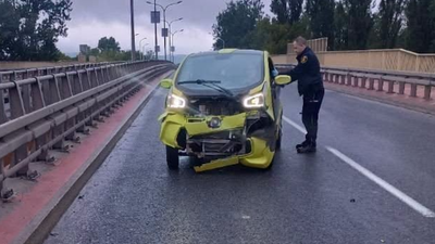 Rozbity samochód i ranna kobieta w środku