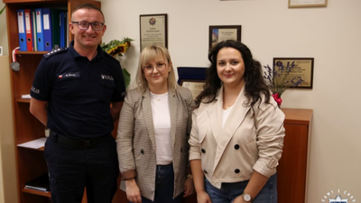 Znalazły 10 tysięcy złotych i zaniosły na policję. Zguba wróciła do właściciela
