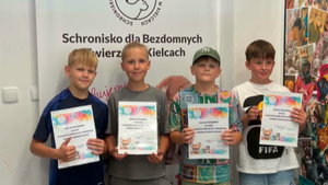 Zbierali butelki, by pomóc bezdomnym zwierzętom