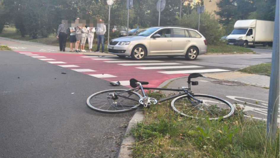 Groźne zderzenie na ulicy Orkana. Rowerzysta w szpitalu