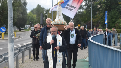 Mężczyźni modlili się na różańcu i przeszli przez Kielce