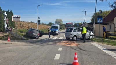 Zderzenie dwóch samochodów. Dwuletnie dziecko trafiło do szpitala