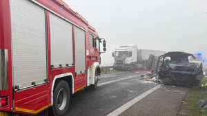 Zderzenie busa i ciężarówki w Woli Jachowej. Jedna osoba nie żyje